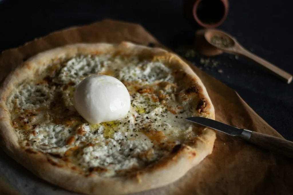 Pizza con burrata