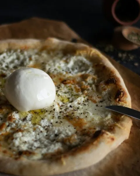 Pizza con burrata