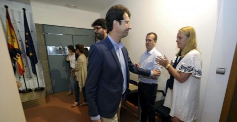 El hasta ahora consejero en funciones de Industria de Murcia, Juan Carlos Ruiz, tras anunciar su dimisión a raíz de ser imputado en la Operación Púnica. EFE/Javi Carrión