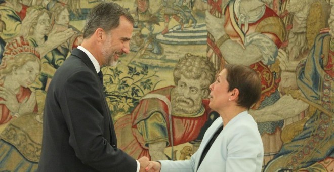 Felipe VI y Uxue Barcos antes de una audiencia en La Zarzuela. Casa Real