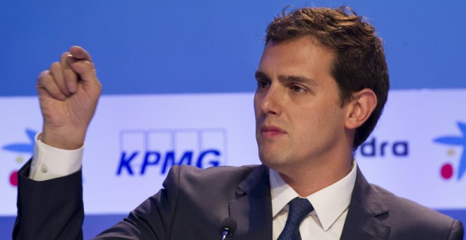 El presidente de Ciudadanos (C's), Albert Rivera, durante su intervención hoy en la segunda jornada de la XXXII Reunión del Círculo de Economía de Sitges, que reúne hasta mañana a los máximos directivos de algunas de las principales compañías del país.EFE