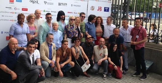 Organizadores y artistas que participarán en el World Pride Madrid durante la presentación del mismo este martes.