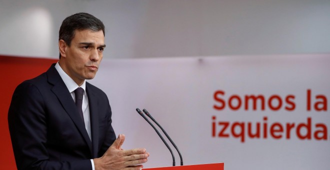 El líder del PSOE, Pedro Sánchez, en rueda de prensa ofrecida en la sede del Partido, tras la reunión mantenida con el presidente del Gobierno, Mariano Rajoy, en el Palacio de la Moncloa. EFE/ Emilio Naranjo