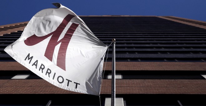 Imagen de una bandera en un hotel Marriott en Manhattan, Nueva York (EEUU). REUTERS/Andrew Kelly