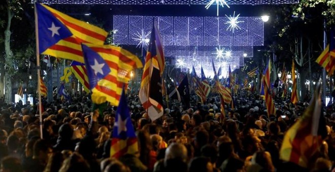 21/12/2018.- Manifestación unitaria del independentismo que bajo el lema 'Tumbemos el régimen. Por los derechos sociales y políticos y por la autodeterminación. Contra la represión', se lleva a cabo esta tarde en Barcelona, en el primer aniversario de las