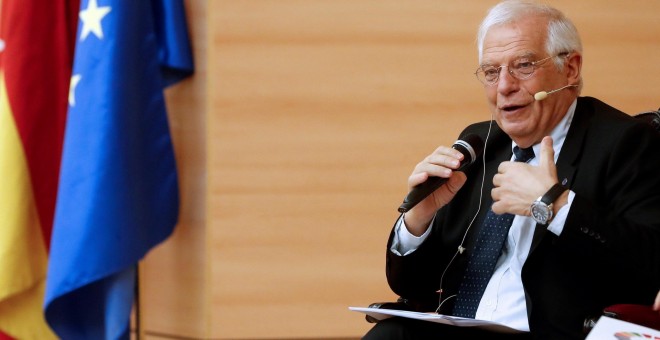 El ministro de Asuntos Exteriores en funciones y candidato del PSOE al Parlamento Europeo, Josep Borrell,  en un encuentro con la juventud sobre el futuro de Europa. EFE/Ballesteros