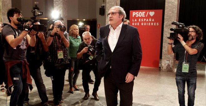 El candidato del PSOE a la Comunidad de Madrid, Ángel Gabilondo, a su llegada al Círculo de Bellas Artes de Madrid