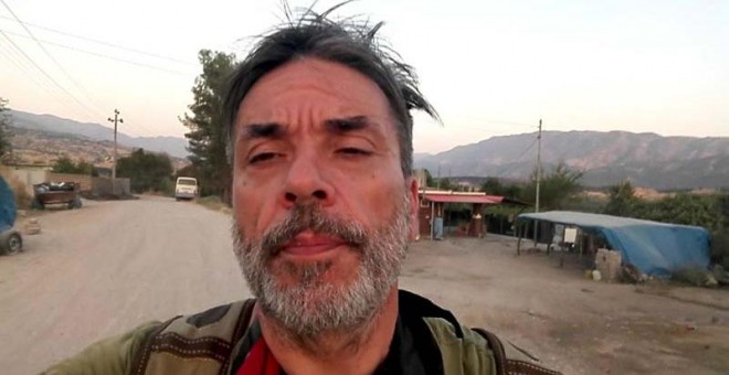 Ferran barber, colaborador de 'Público' la víspera de su detención en una imagen tomada en el valle de Nahla. (F.B.)