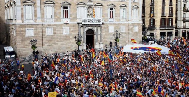 Imatge de l'acte preelectoral de Cs a la plaça Sant Jaume aprofitant la situació a Catalunya. EFE / QUIQUE GARCÍA