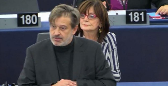 El eurodiputado socialista javier Moreno durante el discurso que ha querido boicotear Tertsch.