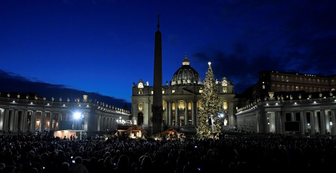 Vista de la decoración navideña del Vaticano. REUTERS