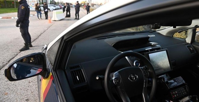 Imagen de archivo de un coche de Policía. EFE/ Fernando Villar