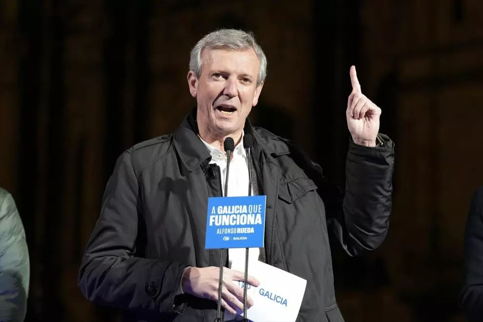 Alfonso Rueda interviene en el inicio de campaña, en Santiago de Compostela, a 1 de febrero de 2024.