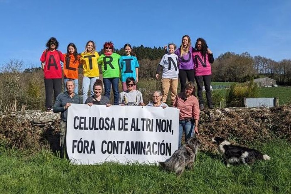 5/4/24 e  Miembros de la plataforma Ulloa Viva, en una protesta contra el proyecto de Altri
