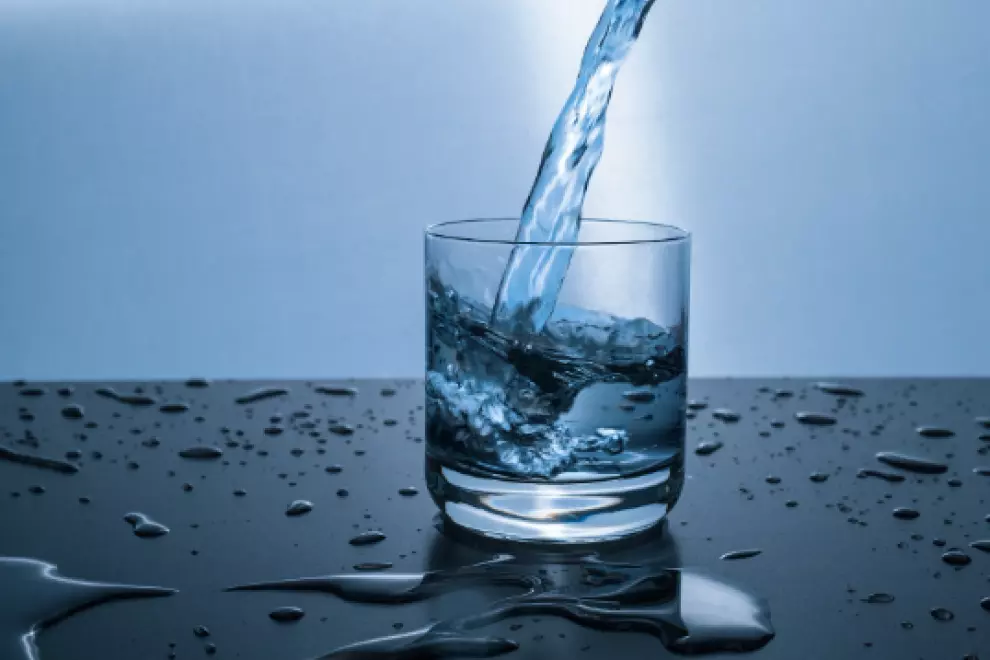 Debemos filtrar el agua que bebemos del grifo?