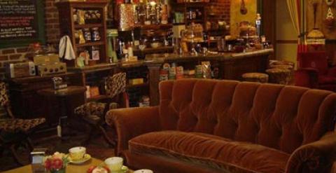 La serie 'Friends' pervive en China con una copia de la cafetería 'Central  Perk' | Público