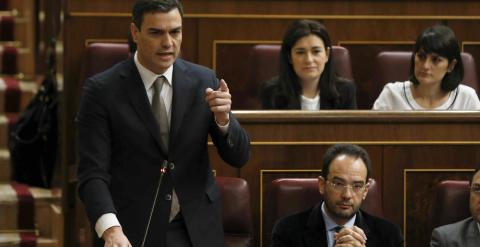 El líder del PSOE, Pedro Sánchez, durante su intervención en la sesión de control al Ejecutivo del Congreso. EFE/Juan Carlos Hidalgo