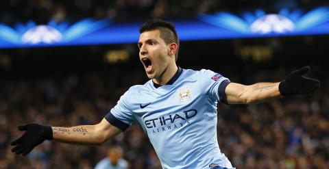 Agüero celebra el gol que le marcó al Barça en la ida de los octavos de Champions. /REUTERS