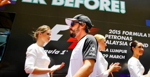 El piloto Fernando Alonso, antes de empezar la carrera./ EFE