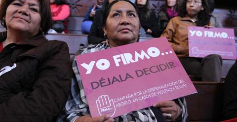Mujeres peruanas piden en Lima despenalizar el aborto./ EFE