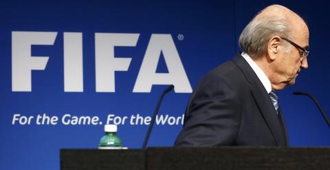Blatter, tras su rueda de prensa. REUTERS/Ruben Sprich