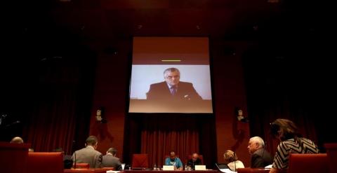 El extesorero y exsenador del PP, Luis Bárcenas, durante su comparecencia por video conferencia ante la comisión del Parlament,/ EFE