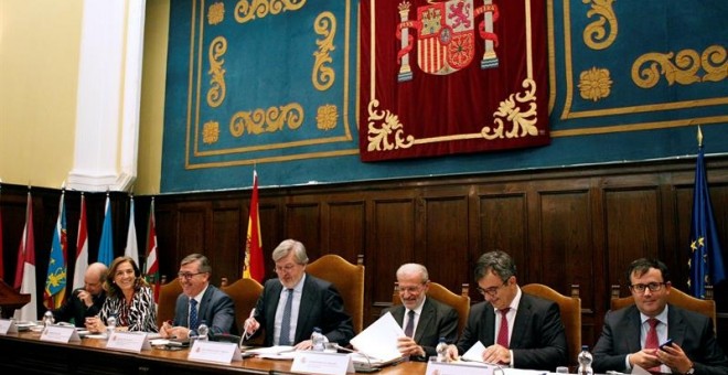 El ministro de Educación, Íñigo Méndez de Vigo, preside la reunión del Consejo de Universidades./ EFE