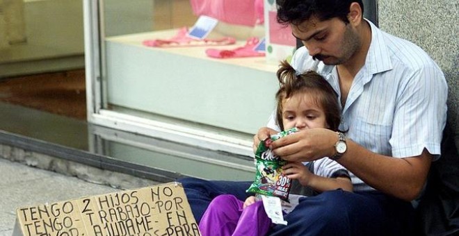 Ocho de cada diez niños pobres también sufren la pobreza de adultos.