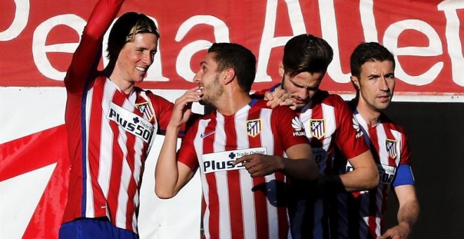 Los jugadores del Atlético celebran uno de los goles contra el Granada. /EFE