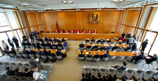 Vista de la sala del Tribunal Constitucional alemán durante la sesión en la que se ha comunicado el fallo sobre la demanda por el programa de compra de deuda del BCE. REUTERS/Ralph Orlowski