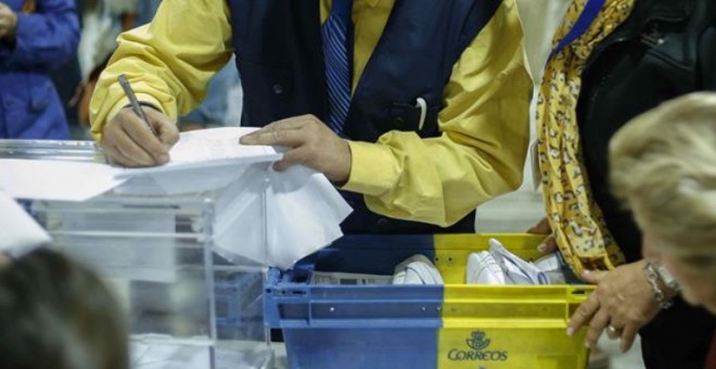 Correos ha gestionado el mayor número de solicitudes de voto por correo de la historia electoral en España. EFE