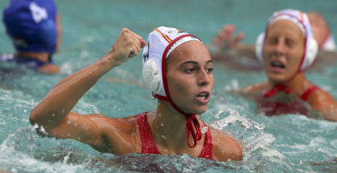 Una jugadora de España celebra un gol contra Hungría en waterpolo. /REUTERS