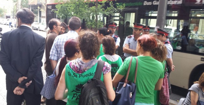 Imágenes de un desahucio en Barcelona. PAH.