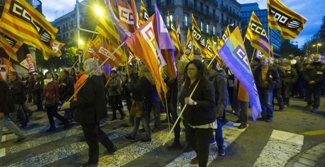 Organizaciones y entidades sociales de Catalunya participan en la manifestación para pedir unos presupuestos de la Generalitat que sean sociales y destinados a atender las necesidades reales de las personas. EFE/Quique García