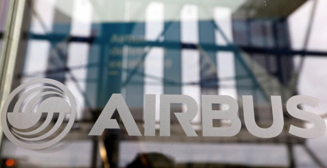 El logo de Airbus en sus instalaciones en Colomiers, cerca de la localidad francesa de Toulouse. REUTERS/Regis Duvignau