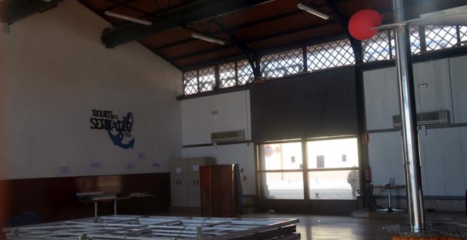 GRA161. TARRAGONA, 04/03/2017.- Interior del local de ensayo de la colla castellera 'Xiquets del Serrallo' de Tarragona donde un casteller de 51 años ha fallecido y otros dos han resultado heridos al caerles encima una estructura metálica que estaban desm