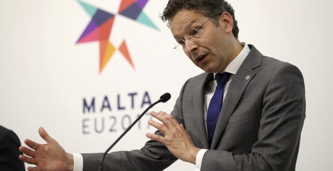 El ministro de Finanzas en funciones holandés y presidente del Eurogrupo, Jeroen Dijsselbloem, en la rueda de prensa tras la reunión informal de ministros de la moneda única en el Palacio del Gran Maestre de La Valeta (Malta). EFE/Domenic Aquilina