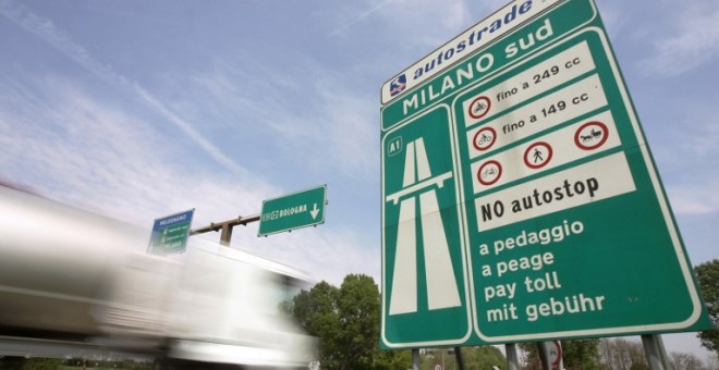 Imagen de la autopista italiana A1 en Milán y Nápoles, grestionada por Autostrade, del grupo Atlantia. AFP/Paco Serinelli