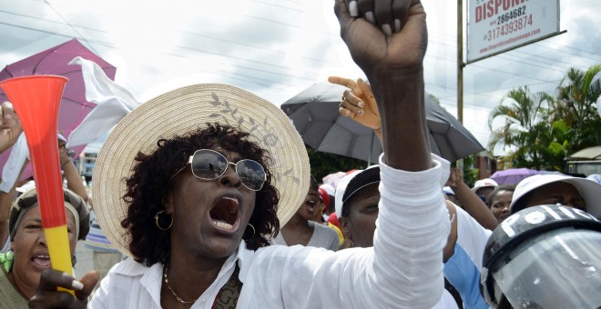 Cientos de personas participan en una protesta en Buenaventura (Colombia).EFE/Ernesto Guzmán Jr