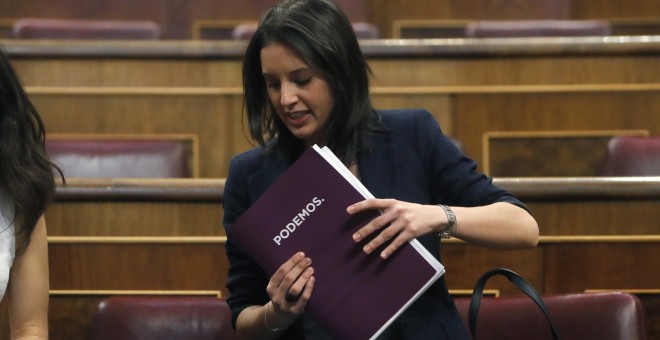 La portavoz del Grupo Parlamentario de Unidos Podemos, Irene Montero, a su llegada al Congreso de los Diputados para el debate de la moción de censura presentada por Unidos Podemos contra Mariano Rajoy. EFE/Sergio Barrenechea