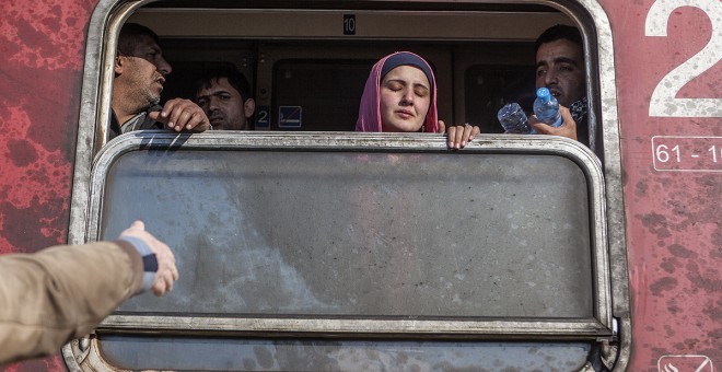 Un grup de migrants es trasllada del camp de Gevgelija al de Presevo. / FOTO: Xavi Herrero