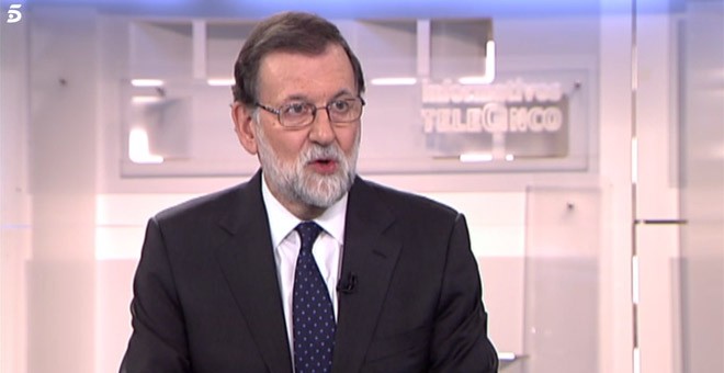 El presidente del Gobierno, Mariano Rajoy, en un momento de su entrevista en Telecinco.