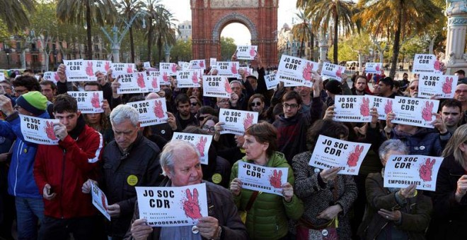 Concentración de apoyo a los Comités de Defensa de la República en Barcelona.(ALEJANDRO GARCÍA | EFE)