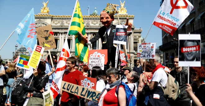 Manifestación 'festiva' de la izquierda francesa en vísperas del primer aniversario de la llegada de Enmanuel Macron a la Presidencia de Francia. REUTERS/Charles Platiau