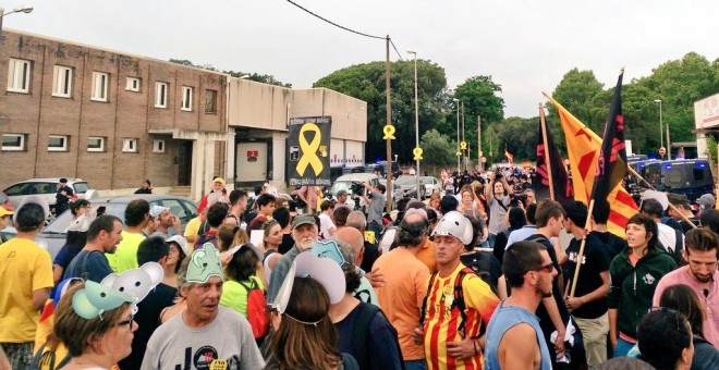 Protesta contra la presència del rei a les comarques gironines, on aquest dijous lliura els premis de la Fundació Princesa de Girona / CDR Palafrugell.