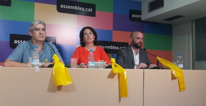 Jordi Graupera (dreta), amb el promotor de Primàries per la República, Josep Manel Ximenis, i la presidenta de l'ANC, Elisenda Paluzie. / ANC.