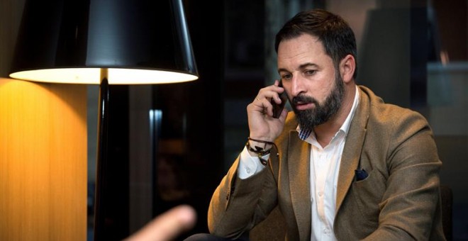 05/12/2018.- El líder de Vox, Santiago Abascal, momentos antes de comparecer en rueda de prensa tras el Comité Ejecutivo del partido, celebrado hoy en Madrid para analizar los resultados electorales en Andalucía y marcar las posiciones para futuros acuerd