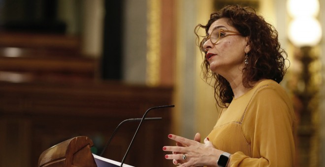 La ministra de Hacienda, María Jesús Montero, en la tribunal del pleno del Congreso. EFE/ J.P.Gandul