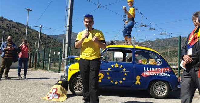 Uno de los participantes en el 'Camí per la República' durante la presentación de la marcha.- EP