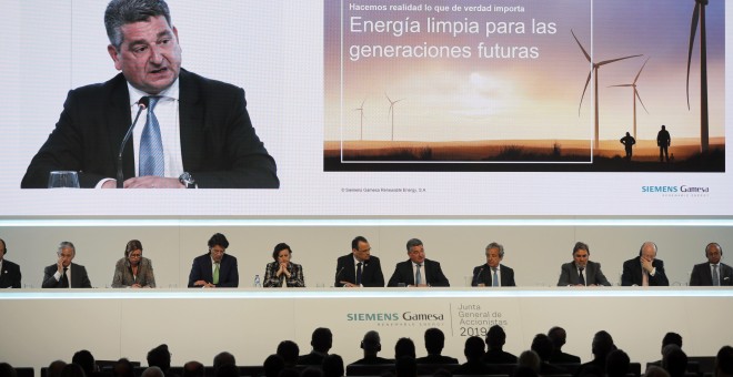 El presidente de Siemens Gamesa, Miguel Angel López, expone  los datos en la Junta de Accionistas de 2019 de Siemens Gamesa Renewable Energy. EFE/Luis Tejido